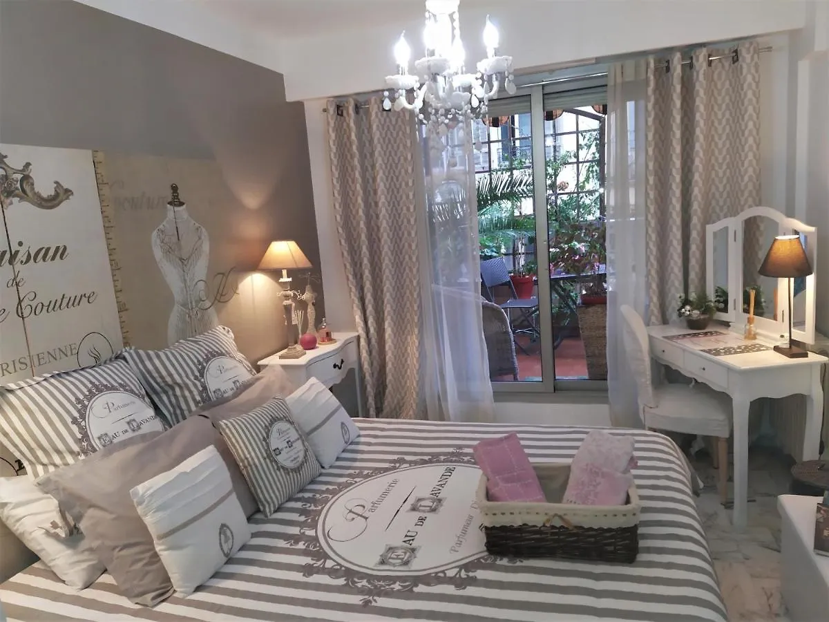 Appartement Chambre d'Hôte de charme avec petit déjeuner offert à Nice
