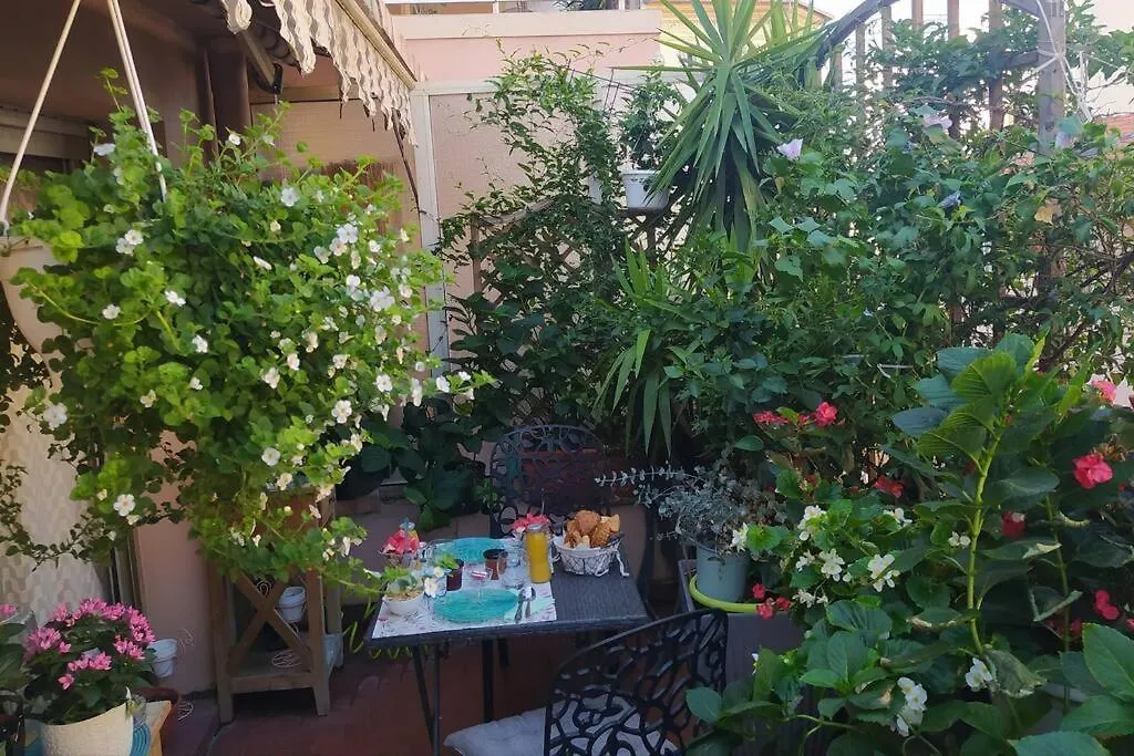 Appartement Chambre d'Hôte de charme avec petit déjeuner offert à Nice 0*,  France